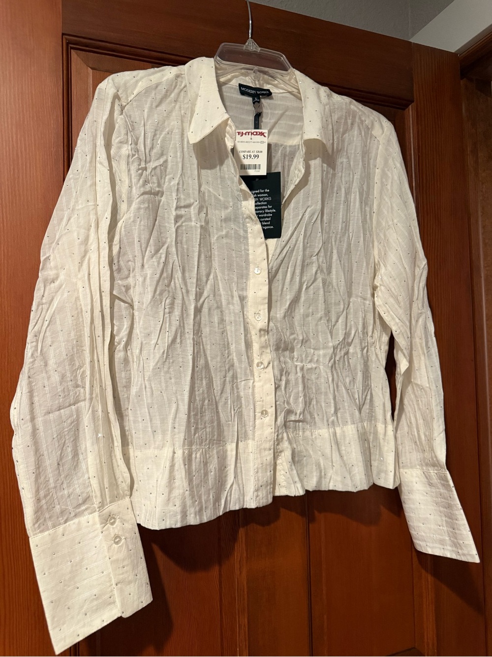 NEW White Button-Up Shirt with Subtle Rhinestone Detail ✨